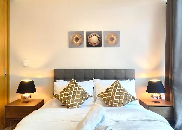 Uptown Bgc Spacious 1br Unit By Terravista - Prague